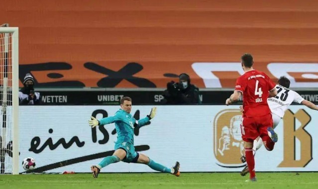  法兰克福逆转绝杀劲旅，展现德甲顽强斗志