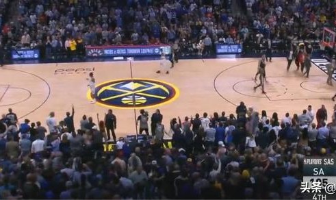  穆雷末节21分马刺逆转火箭  